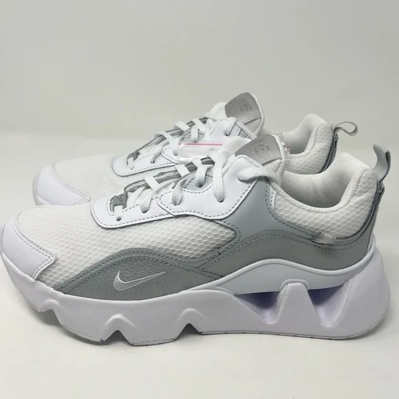 Nike Women RYX 365 II White / Metallic Platinum Sneaker Women’s size 8 - Picture 3 of 8